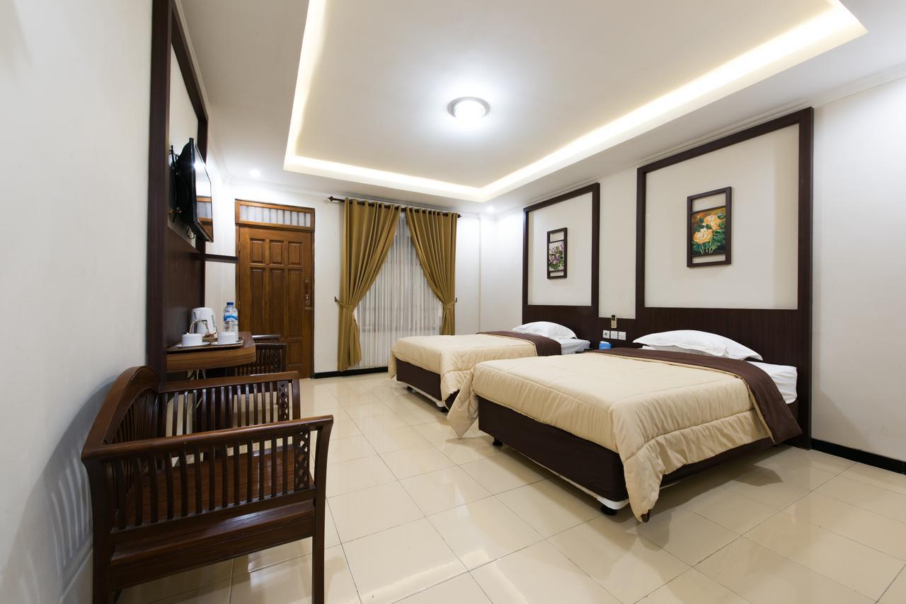 Hotel Wisma Djaja Syariah Bojonegoro Exterior photo