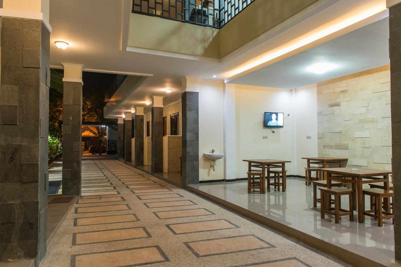 Hotel Wisma Djaja Syariah Bojonegoro Exterior photo