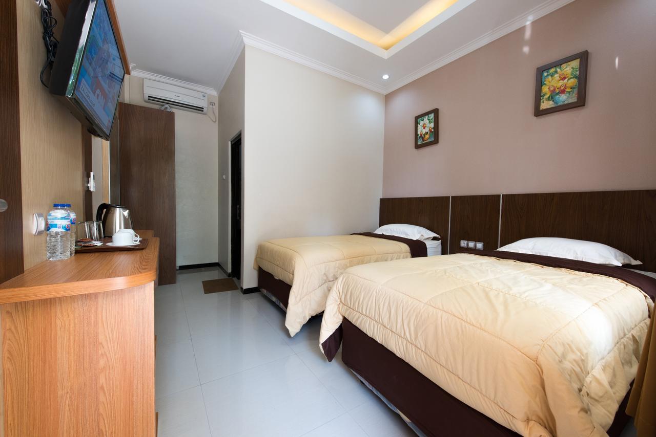 Hotel Wisma Djaja Syariah Bojonegoro Exterior photo