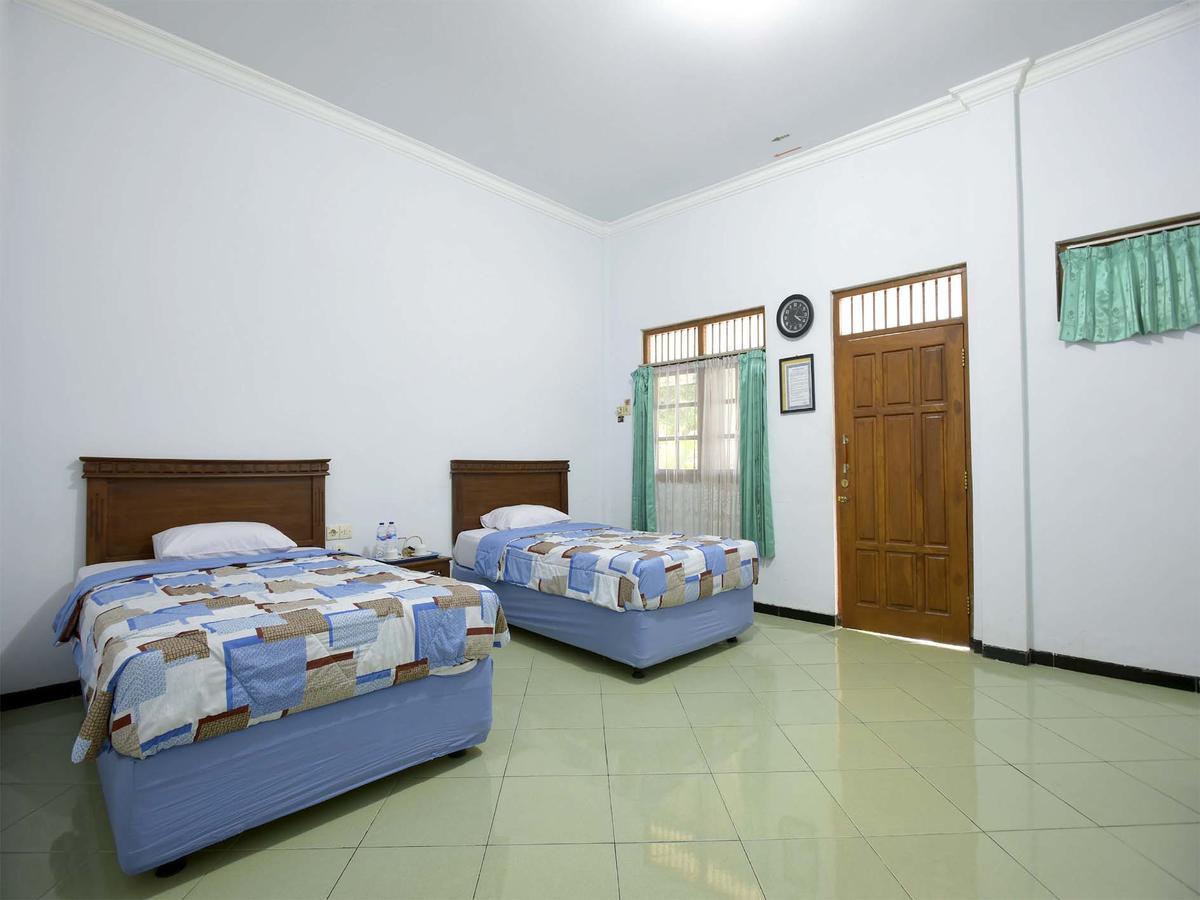 Hotel Wisma Djaja Syariah Bojonegoro Exterior photo