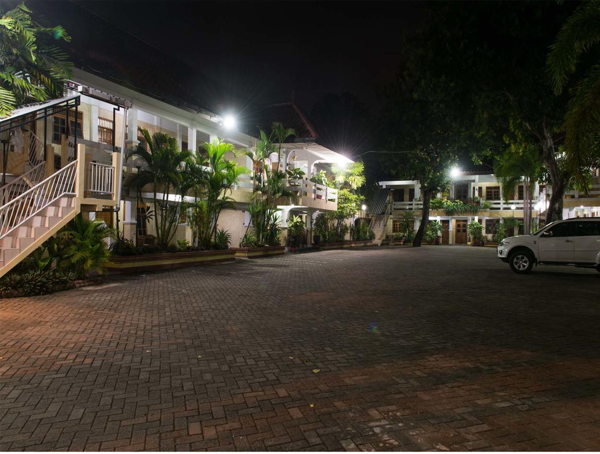 Hotel Wisma Djaja Syariah Bojonegoro Exterior photo